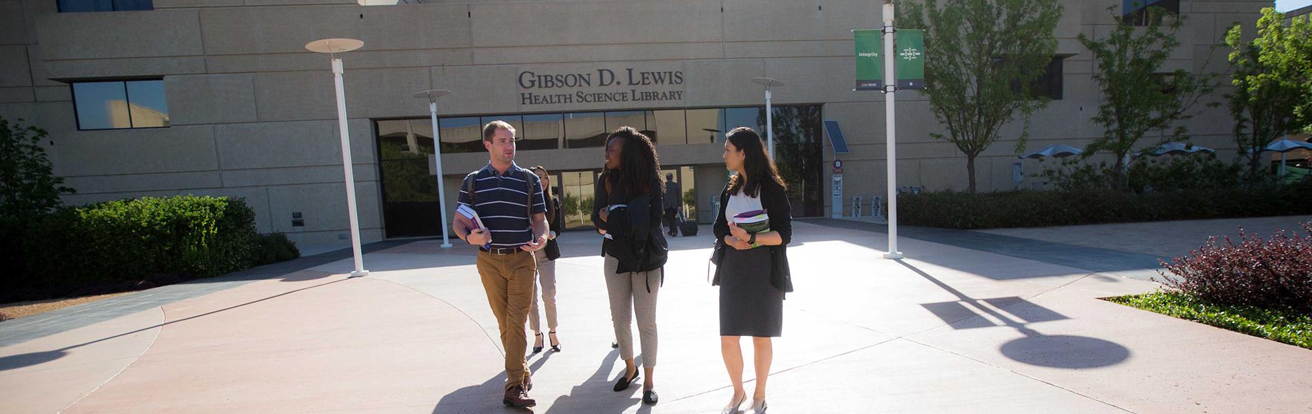 UNT HSC - students walking